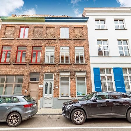 Town House With View Over The 3 Towers Of Bruges Exterior photo