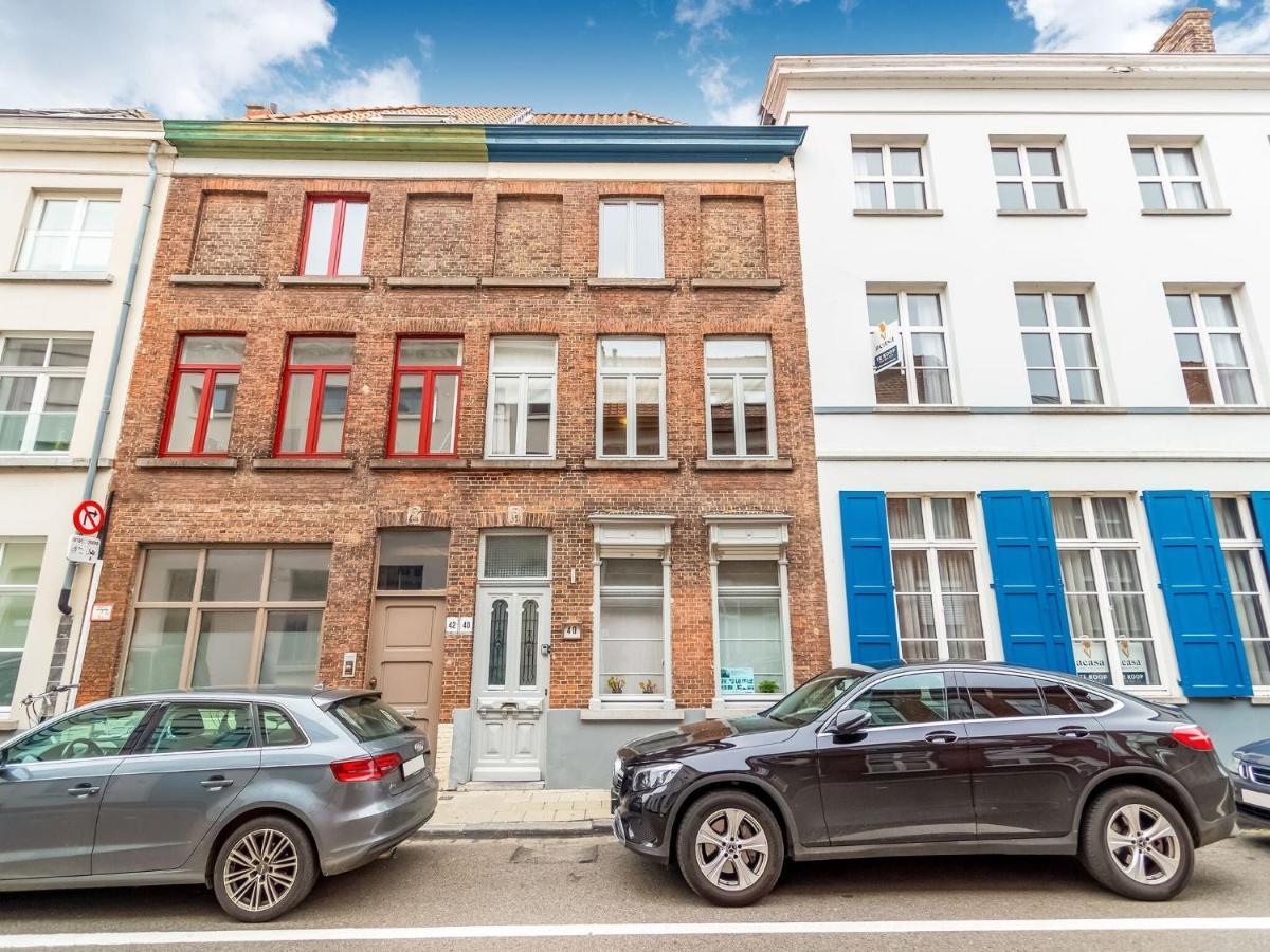 Town House With View Over The 3 Towers Of Bruges Exterior photo